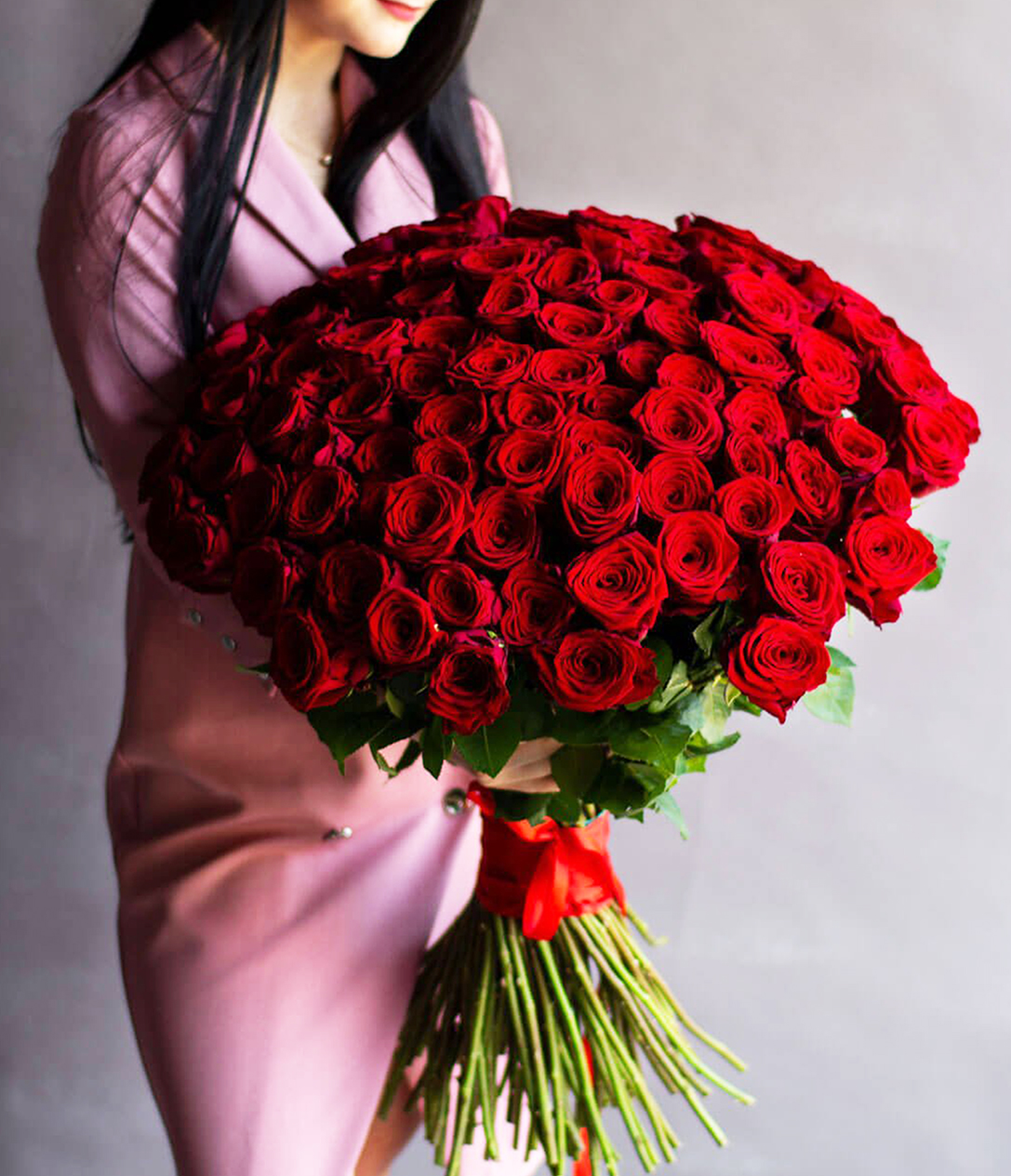 Букет 70 роз. Букет из 101 розы ( 70 см ) красная n116.