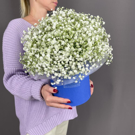 Букет_Композиция из белой гипсофилы в шляпной коробке