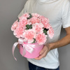 Букет_Коробочка из нежно-розовых гвоздик