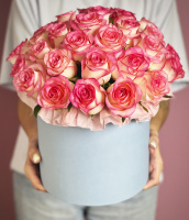 Розы Джумилия в коробке L Розы Джумилия в коробке L